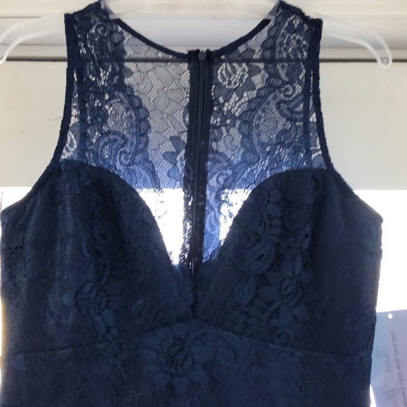 Navy blue lace dress. Size Large 14-16. Never worn - Picture 3 of 3